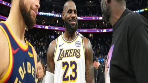 詹姆斯突破42000分大关，湖人三人合力砍下85分战胜灰熊